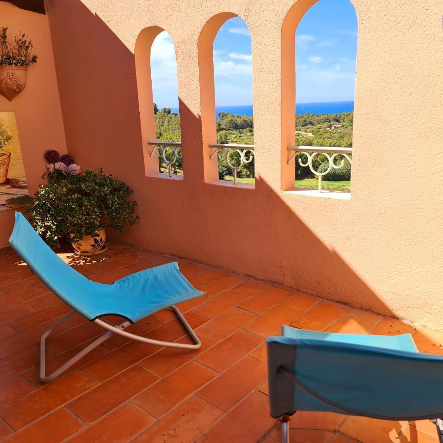 サン・シル・シュル・メールHameau Des Amandiers - Vue Mer, Golf Et Vignesアパートメント エクステリア 写真