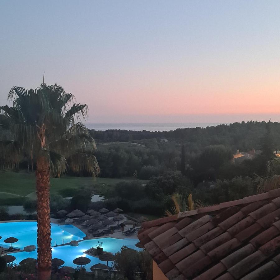 サン・シル・シュル・メールHameau Des Amandiers - Vue Mer, Golf Et Vignesアパートメント エクステリア 写真